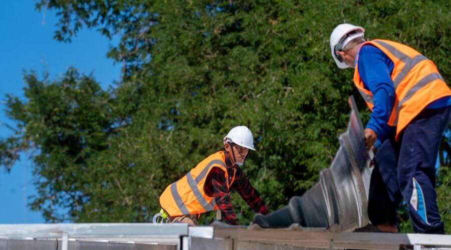 Roof maintenance in Waipahu, HI